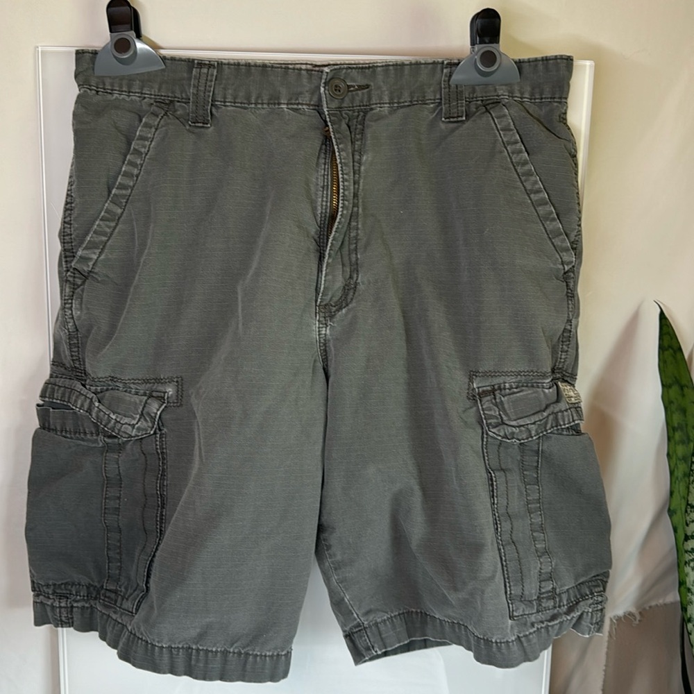 Wrangler Cargo Shorts size 33